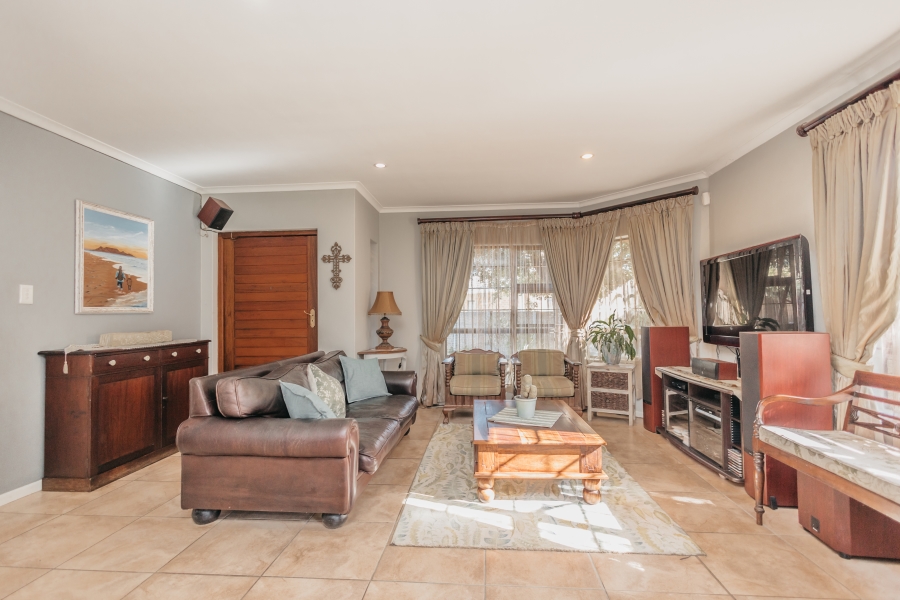 2 Bedroom Property for Sale in The Crest Western Cape